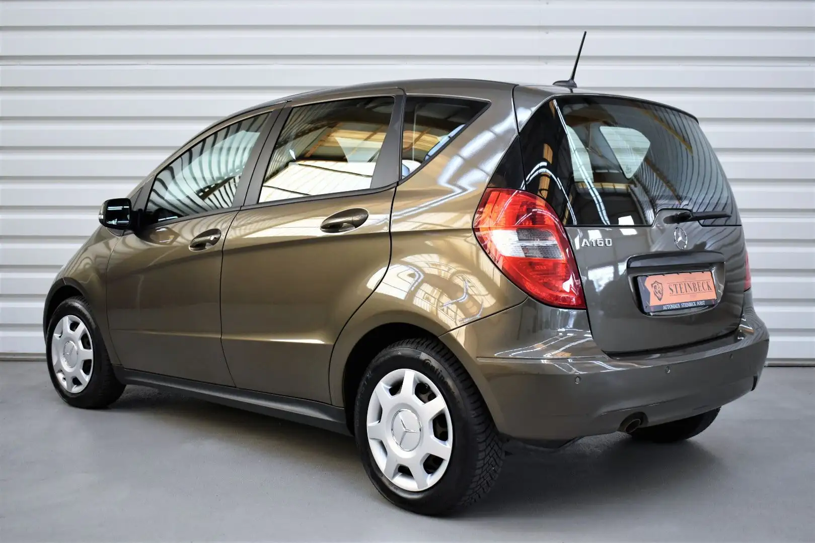 Mercedes-Benz A 160 A160+SHZ+Tempomat+PDC+Automatik+Nur 12.600KM Brun - 2