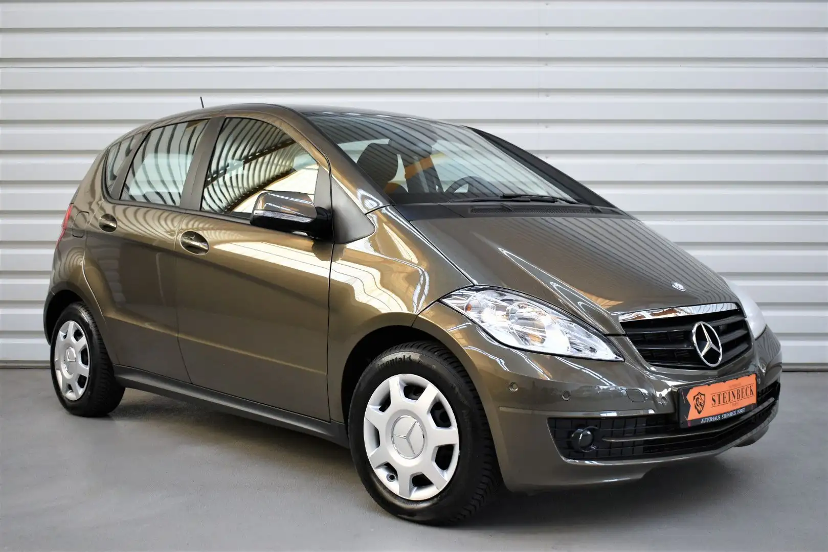 Mercedes-Benz A 160 A160+SHZ+Tempomat+PDC+Automatik+Nur 12.600KM Brun - 1