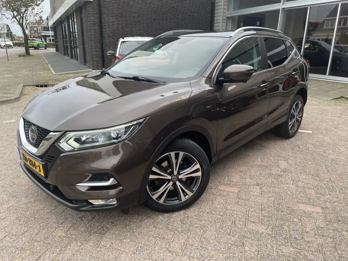 Nissan Qashqai 1.2 N-Connecta Automaat Navi/Panoramadak/Pdc Bruin - 2