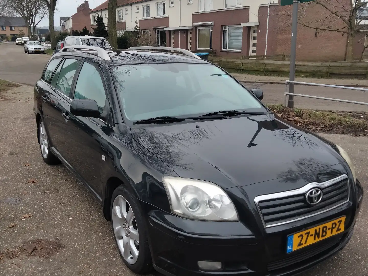 Toyota Avensis 2.0 VVTi Linea Luna Noir - 1