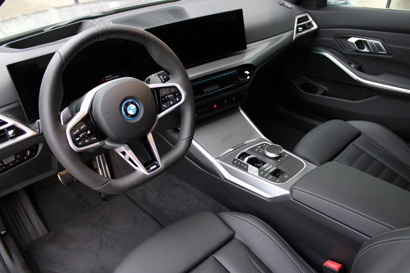BMW 330 3 Serie Touring 330e M Sport Automaat / Panoramada — photo 2