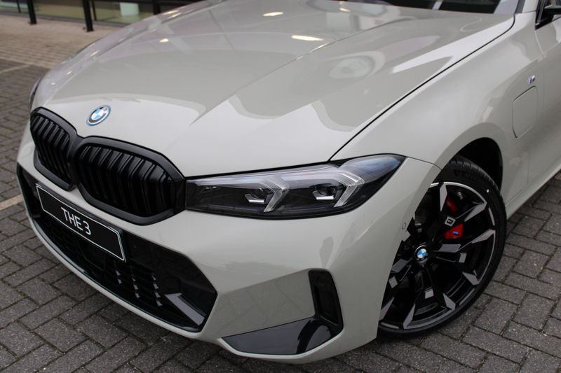 BMW 330 3 Serie Touring 330e M Sport Automaat / Panoramada — photo 3