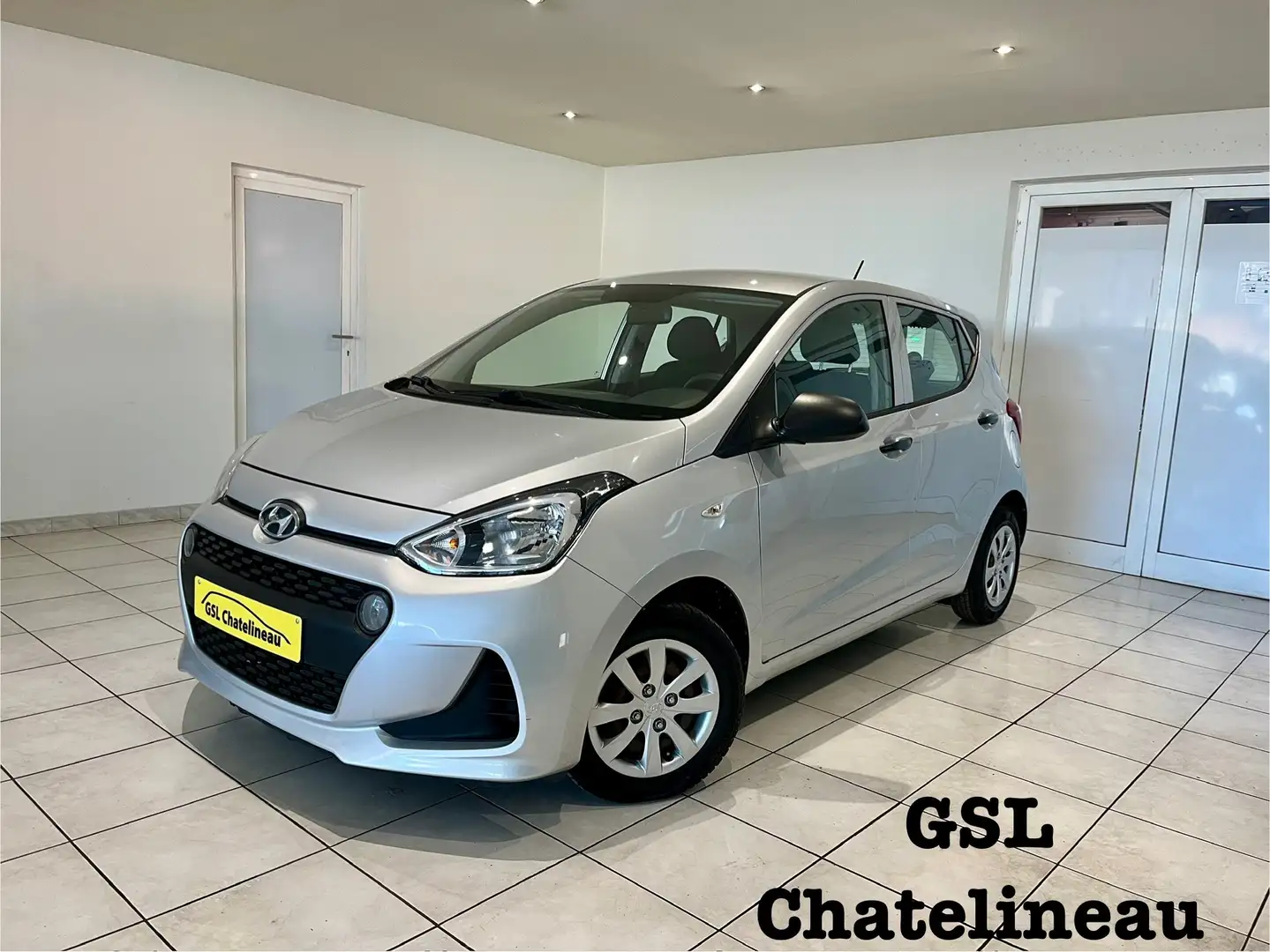 Hyundai i10 1.0i 66cv gris métal 01/18 87.577km Airco Radio Grijs - 1