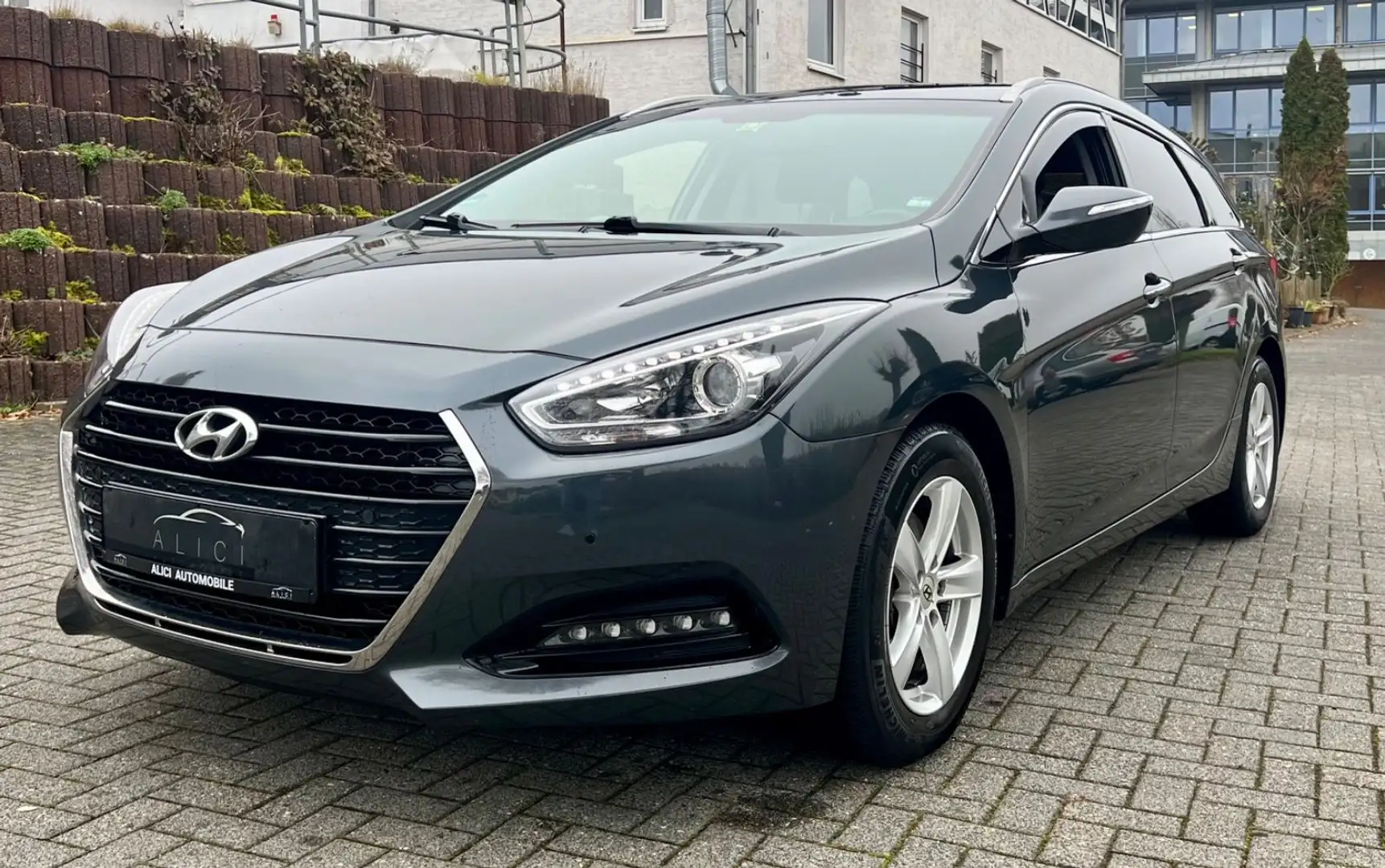 Hyundai i40 cw blue Trend *PDC v+h*SHZ* ST-Stopp Grau - 1