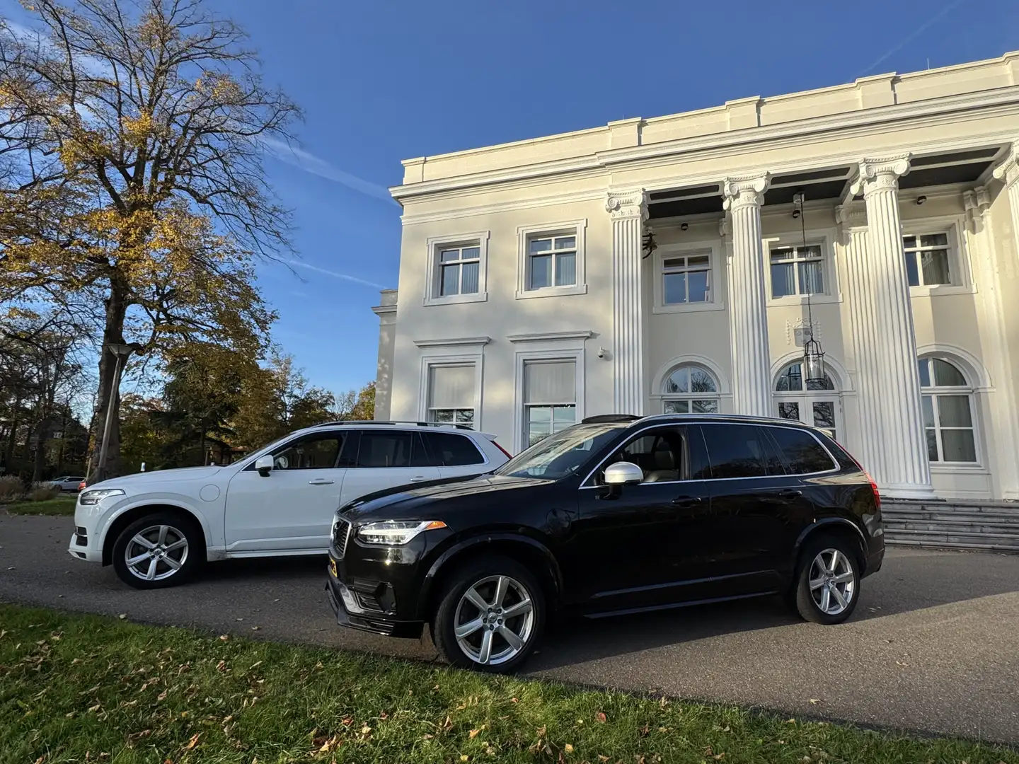 Volvo XC90 2.0 T8 R-Design (2X!) HYBRID AWD, 1EIG, EXTREEM MO Zwart - 1