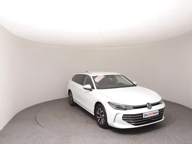 Volkswagen Passat view 2