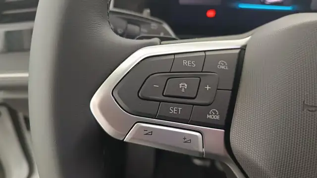 Volkswagen Passat view 15