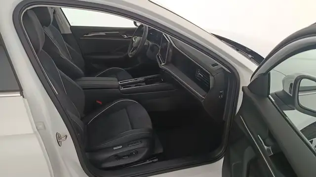 Volkswagen Passat view 10