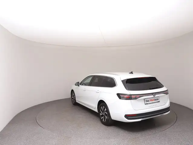 Volkswagen Passat view 5