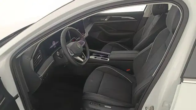 Volkswagen Passat view 9