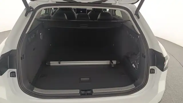 Volkswagen Passat view 7