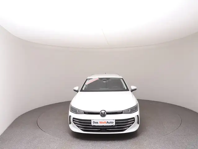 Volkswagen Passat view 3