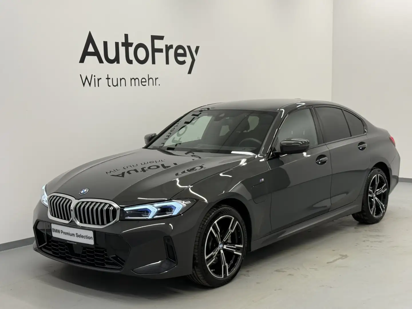 BMW 330 e xDrive Grau - 1