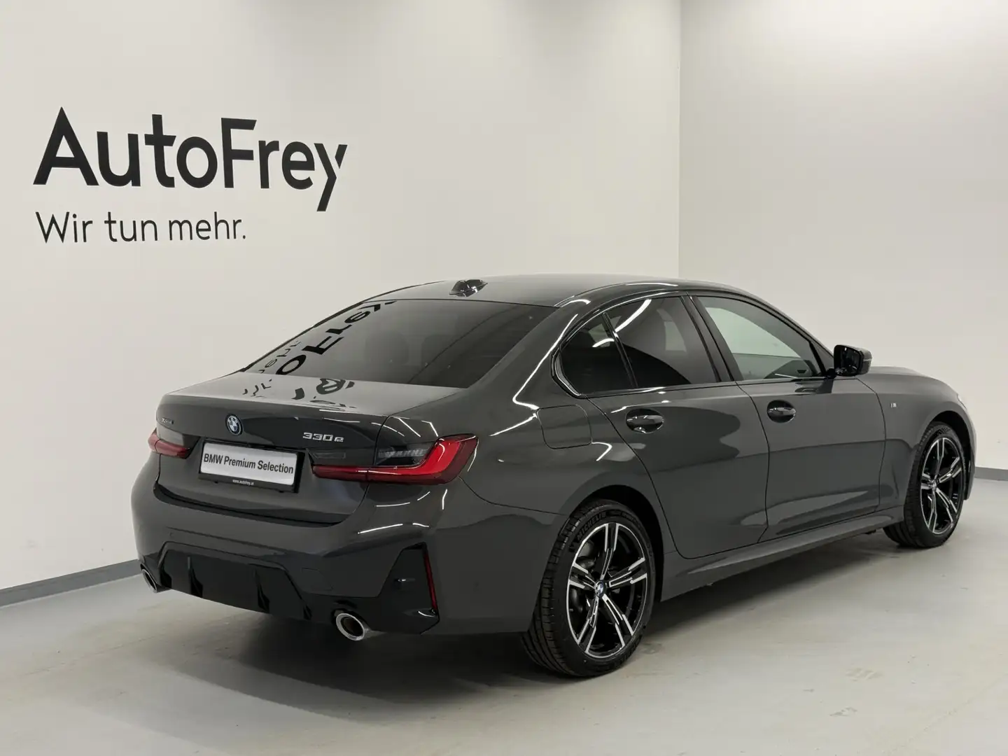 BMW 330 e xDrive Grau - 2