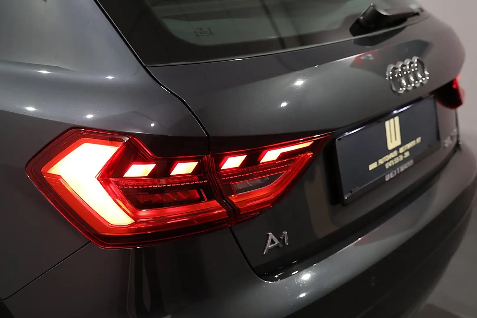 Audi A1 SB 25 TFSI Grau - 2