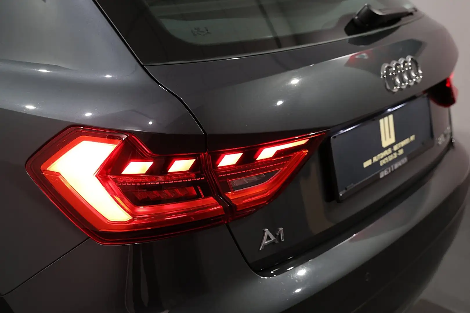 Audi A1 SB 25 TFSI Grau - 2