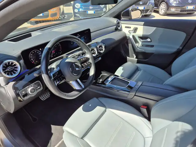 Mercedes-Benz 250 view 6