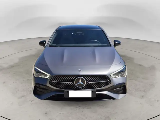 Mercedes-Benz 250 view 2