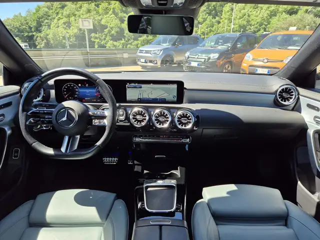 Mercedes-Benz 250 view 8