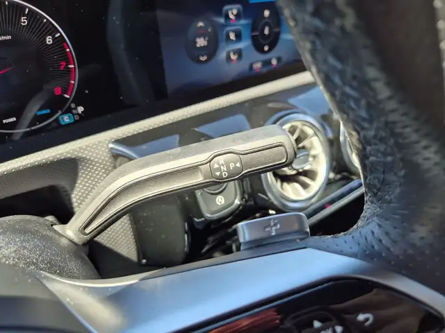 Mercedes-Benz 250 view 10