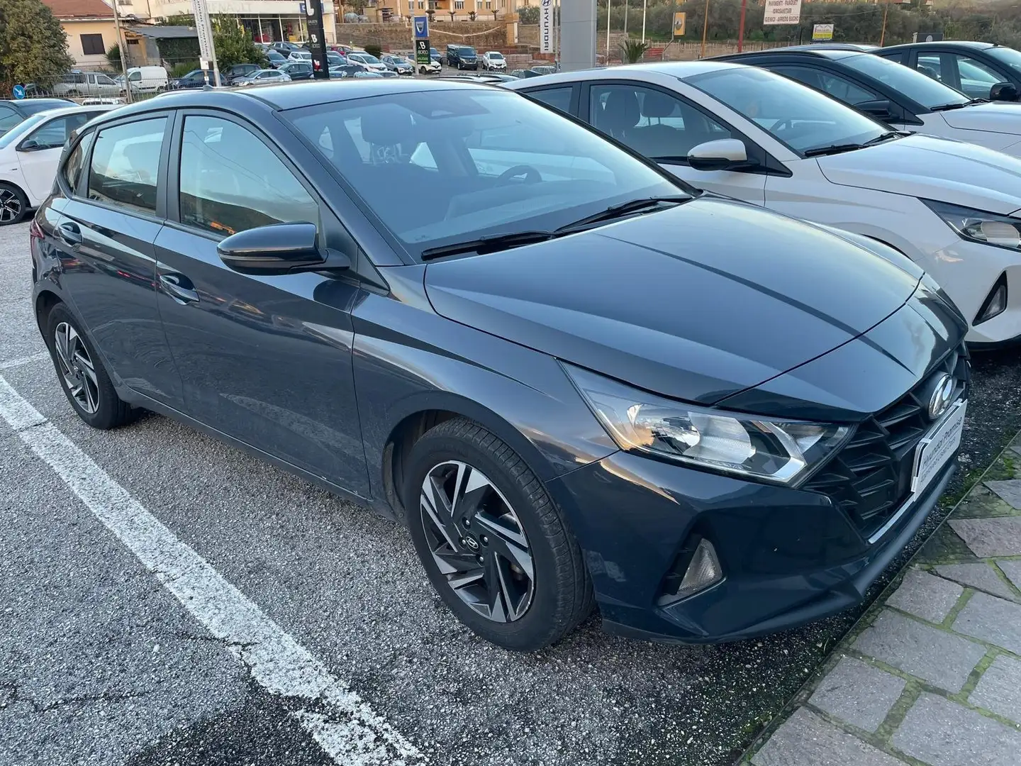 Hyundai i20 i20 1.2 mpi Connectline Gris - 2
