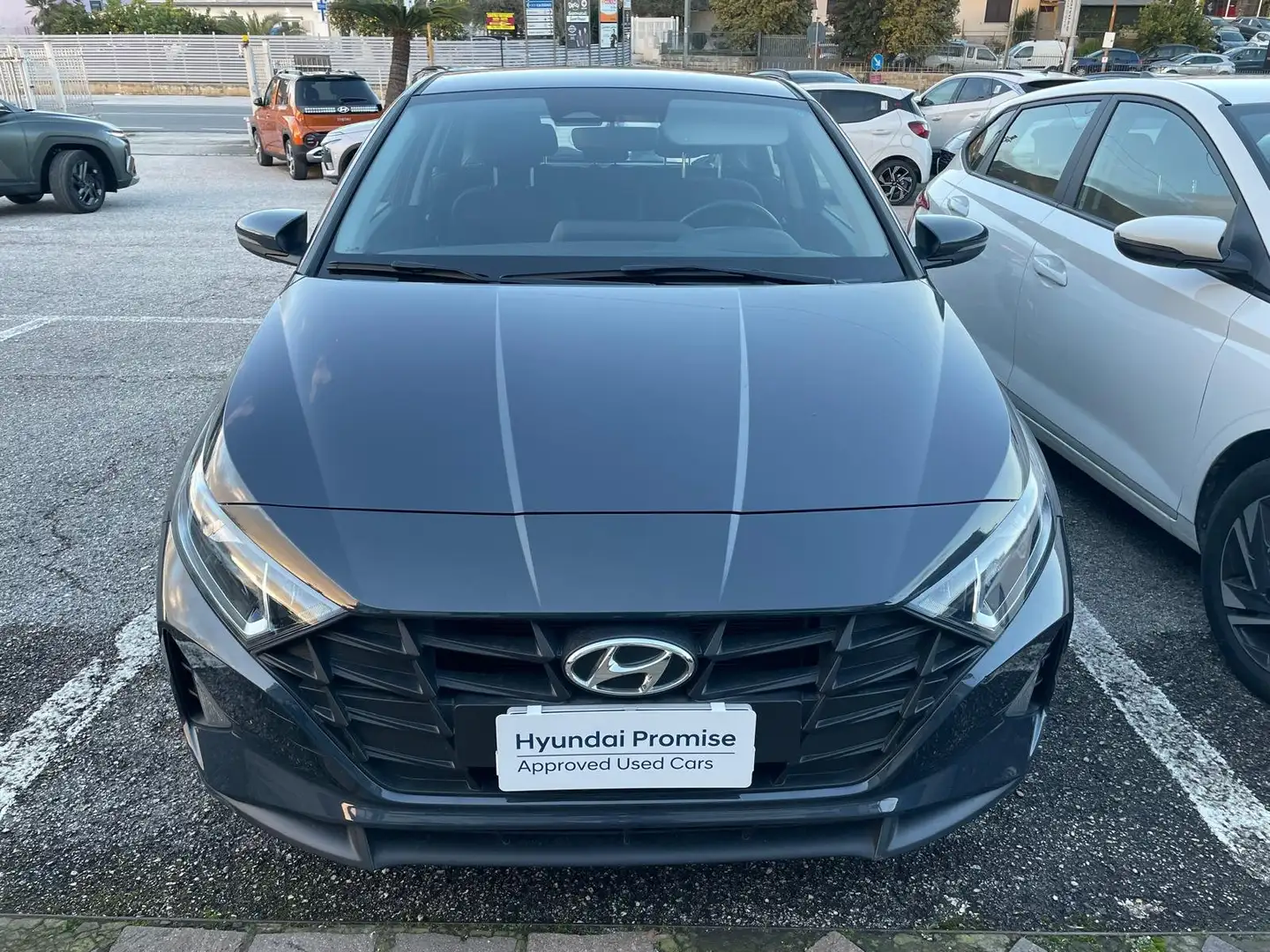 Hyundai i20 i20 1.2 mpi Connectline Gris - 1