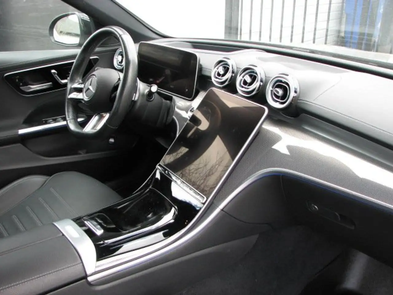 Mercedes-Benz C-Class снимка Mercedes-Benz C-Class