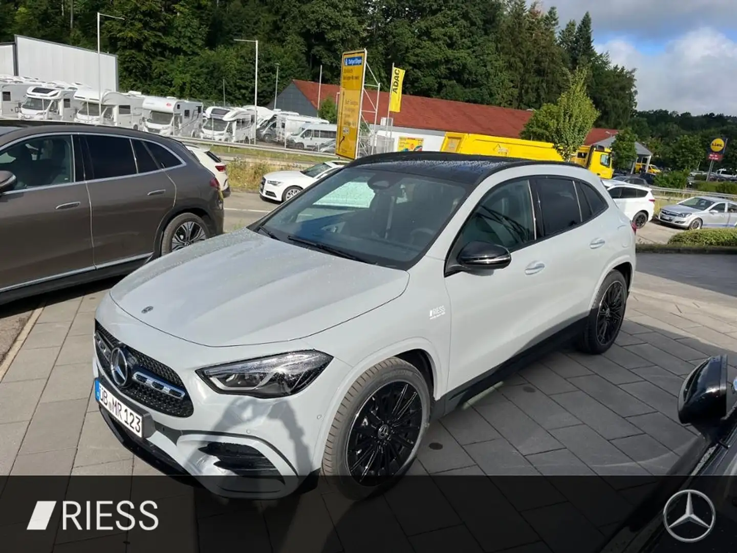 Mercedes-Benz GLA 200 AMG+AHK+PANO+MULTIBEAM+MEMORY+SPECIAL-ED Grau - 2