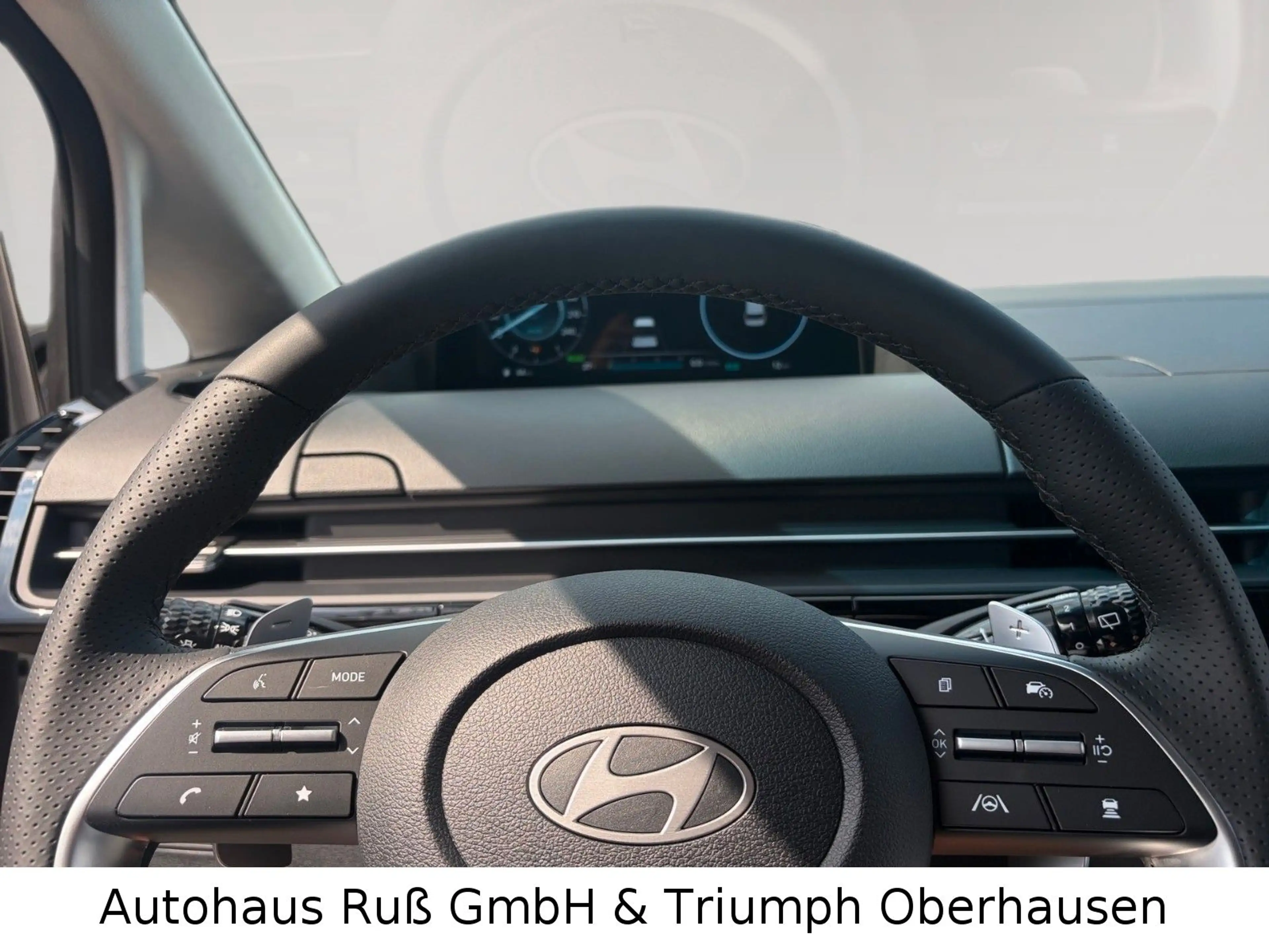 Hyundai STARIA Signature Hybrid 2WD — photo 6