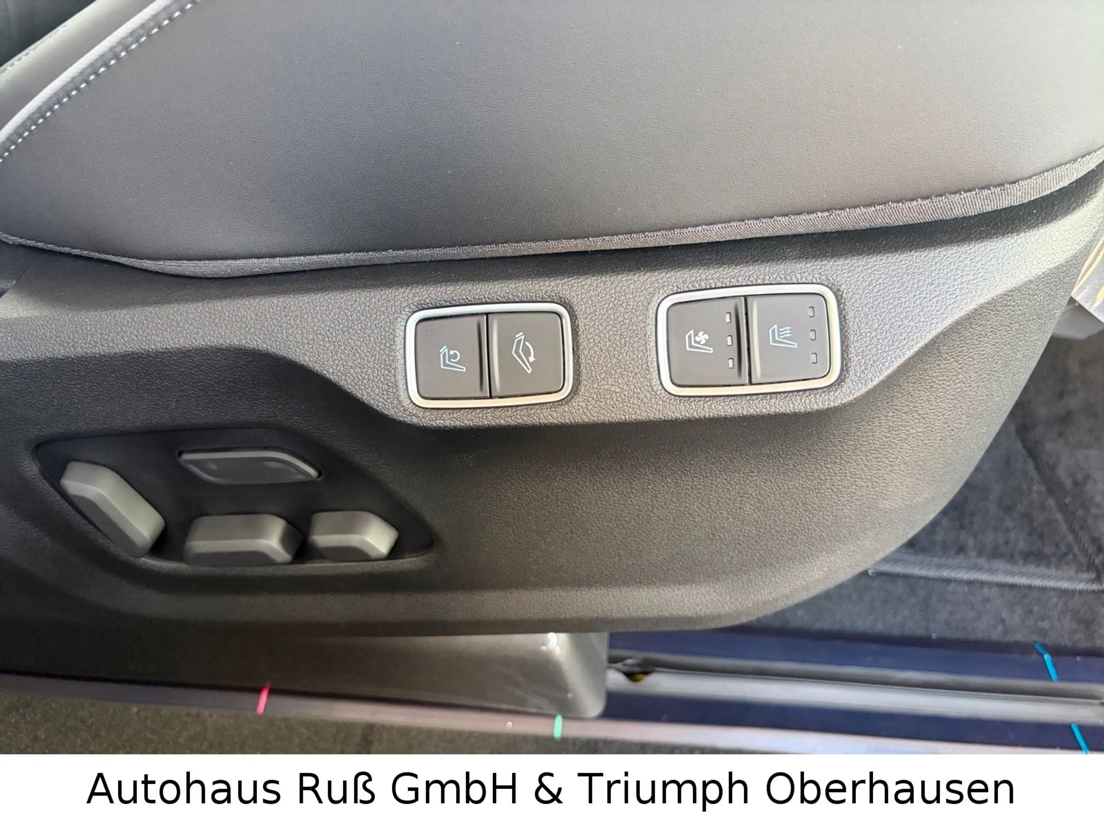 Hyundai STARIA Signature Hybrid 2WD — photo 14