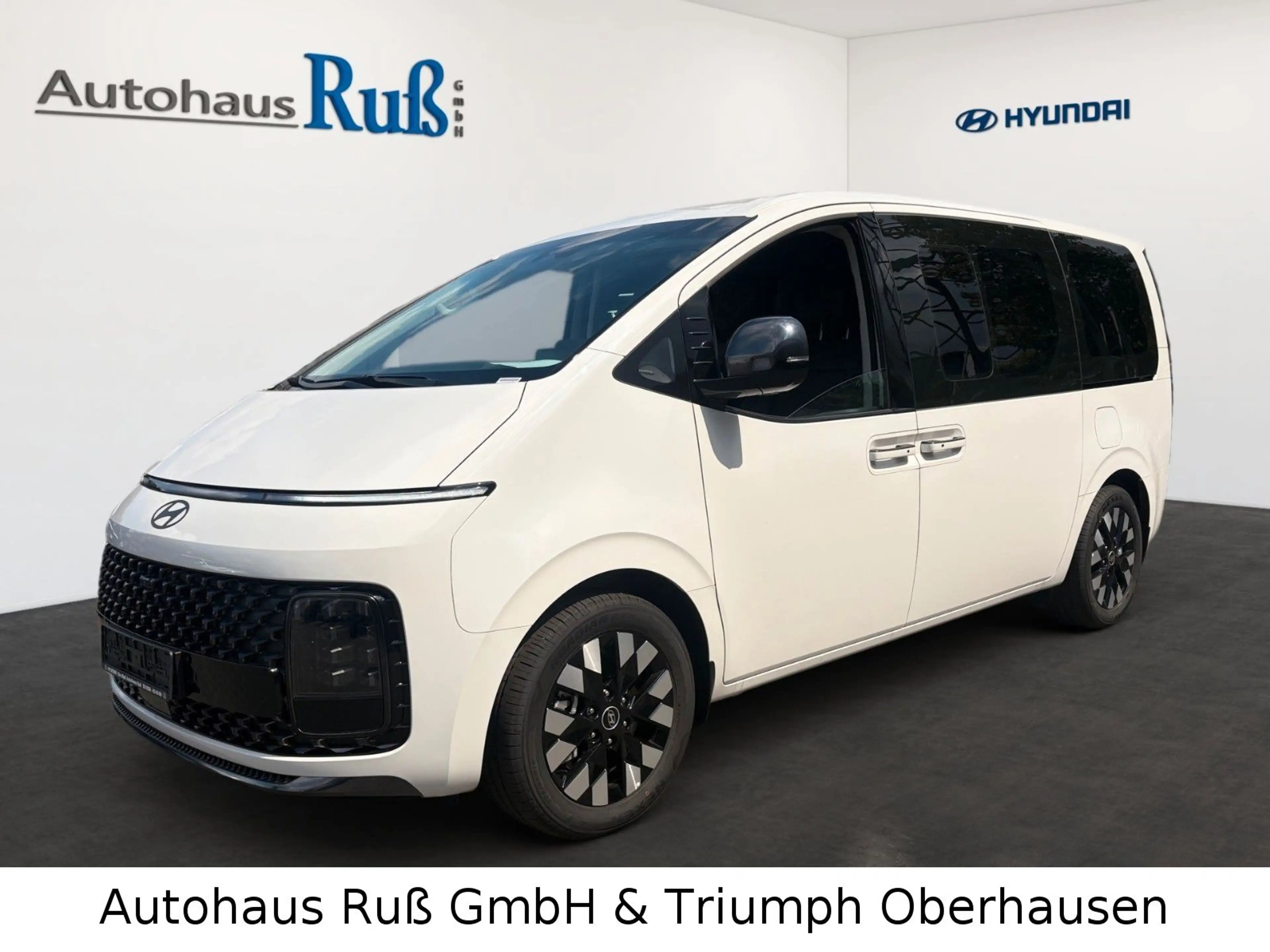 Hyundai STARIA Signature Hybrid 2WD