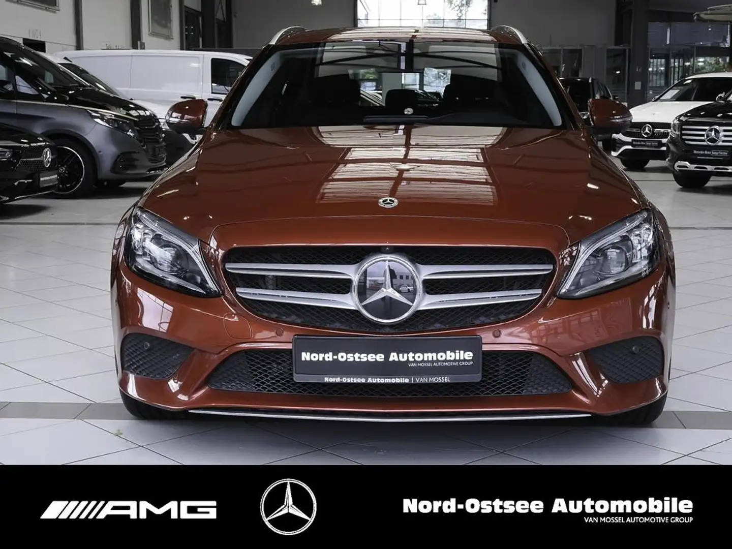 Mercedes-Benz C 300 T de AVANTGARDE COMAND 360 AHK MULTIBEAM Rot - 2