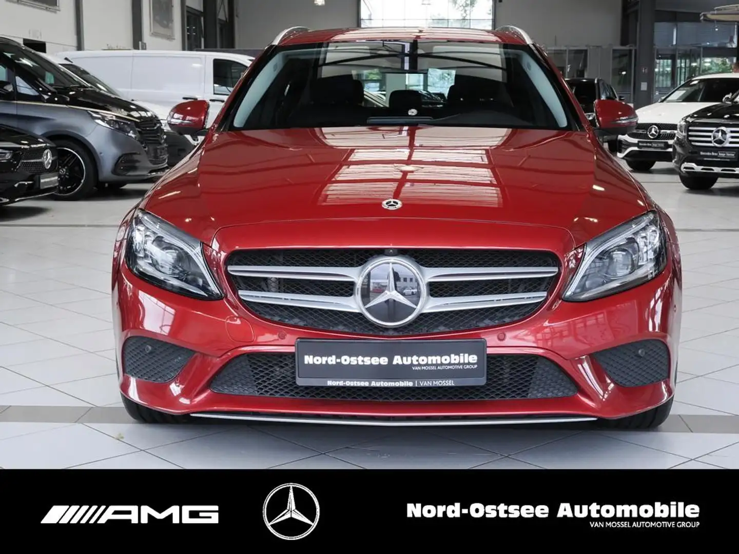 Mercedes-Benz C 300 T de AVANTGARDE COMAND 360 AHK MULTIBEAM Rouge - 2