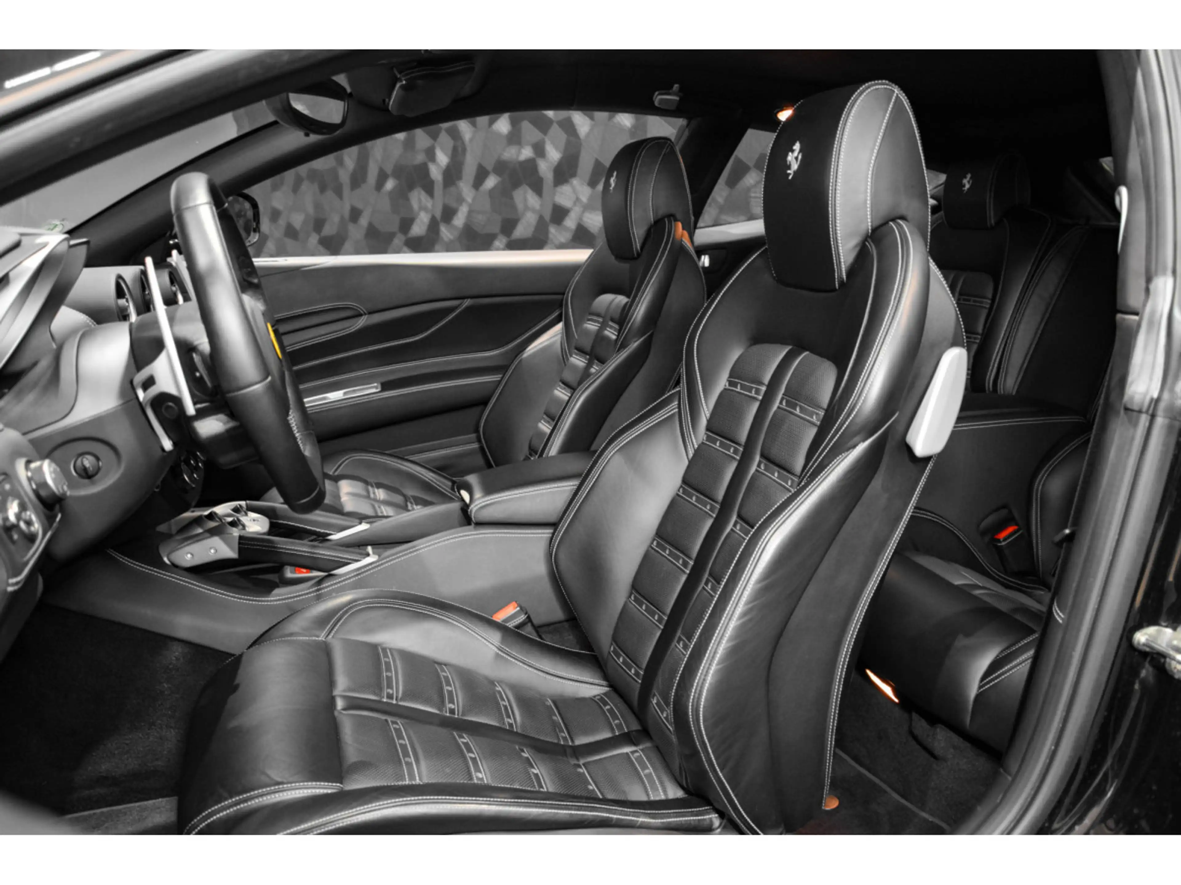 Ferrari FF 6.3 V12 — photo 9