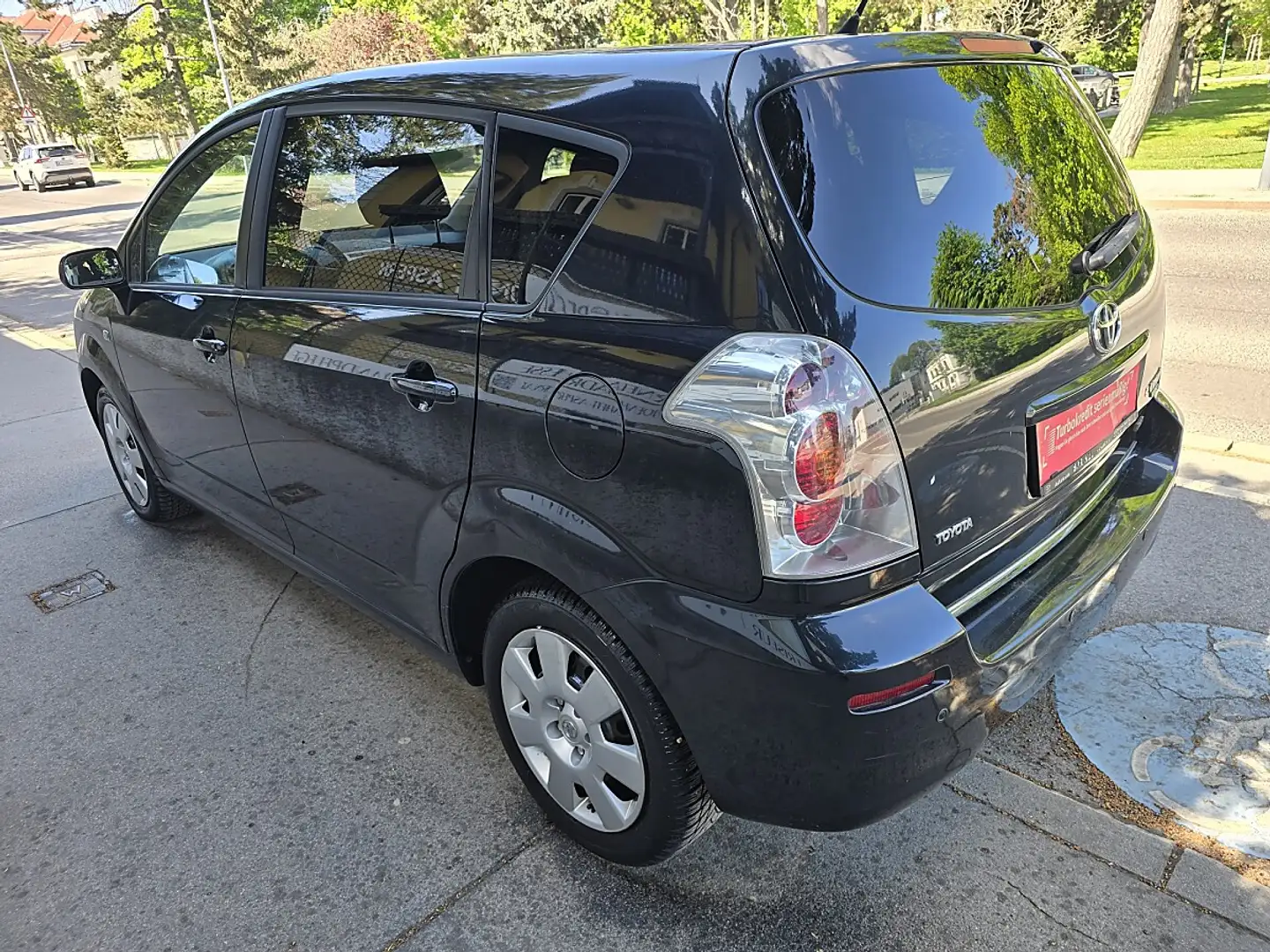 Toyota Corolla Verso 2,2 D-4D 135 Linea Austria Ds. Schwarz - 2