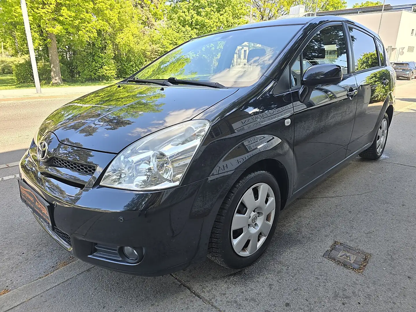 Toyota Corolla Verso 2,2 D-4D 135 Linea Austria Ds. Schwarz - 1