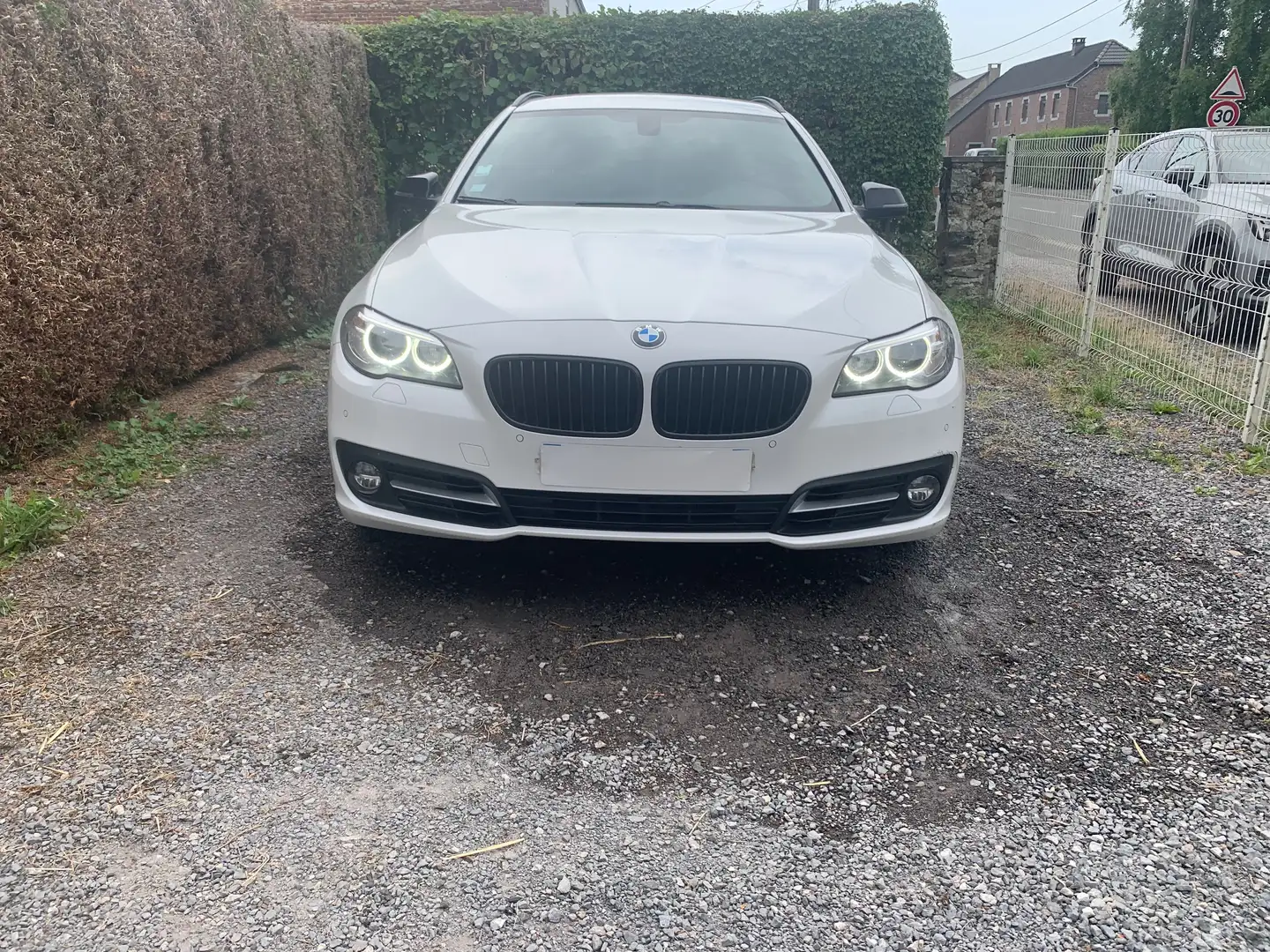 BMW 520 Touring 520d xDrive 184 ch Luxury A Blanc - 2