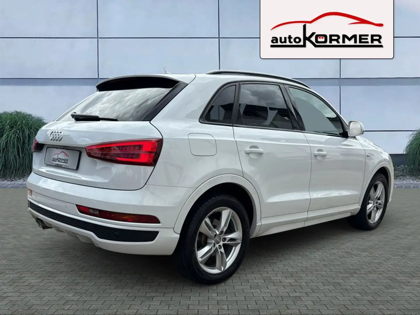 Audi Q3 2.0 TDI quattro Autom.,S-Line,AHK,LED,Navi,Sitzhzg Weiß - 2