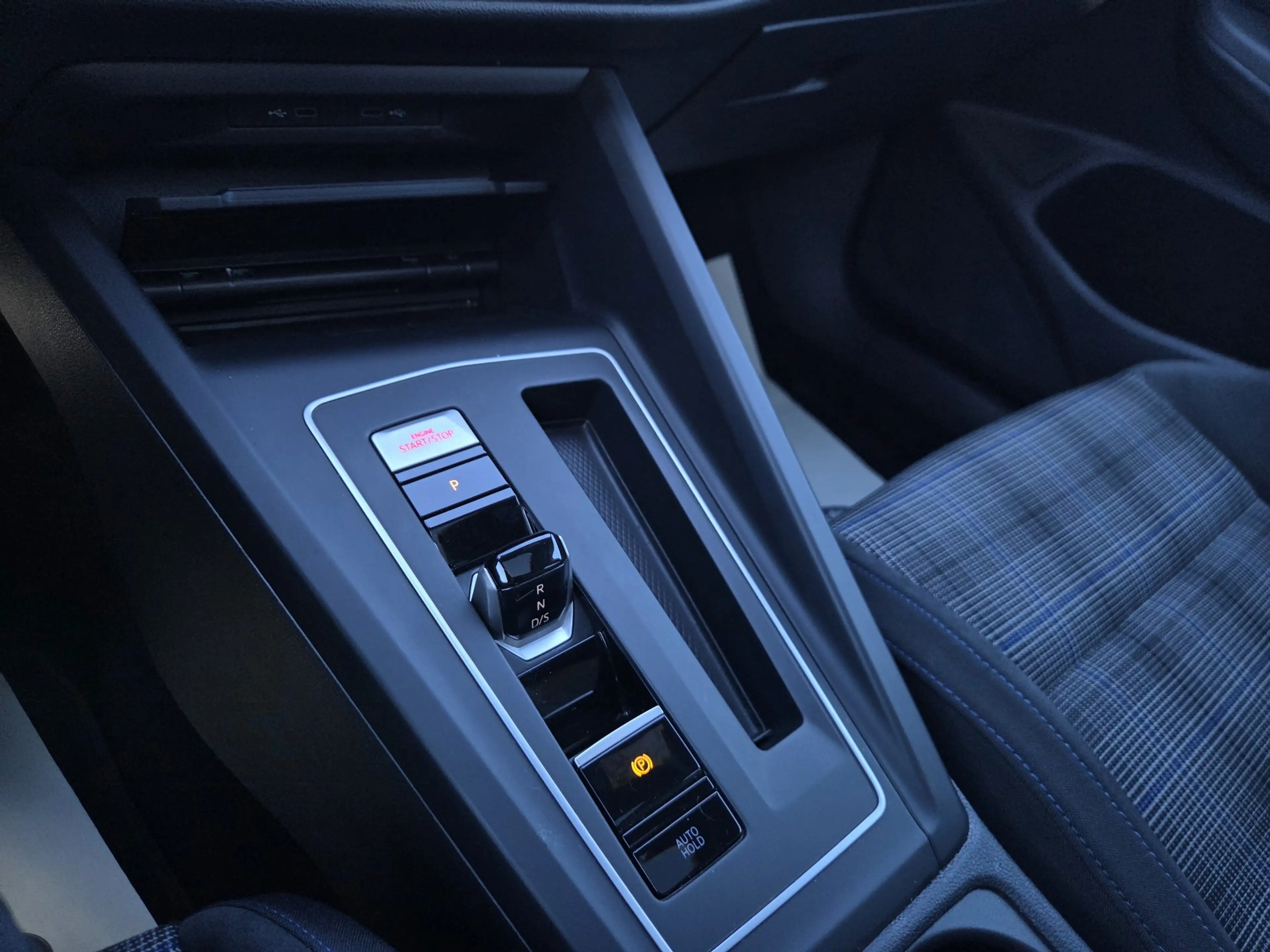 Volkswagen Golf GTE 1.4 eHybrid PHEV DSG (180 kW)☆CARPLAY☆OPENDAK☆DAB — photo 11