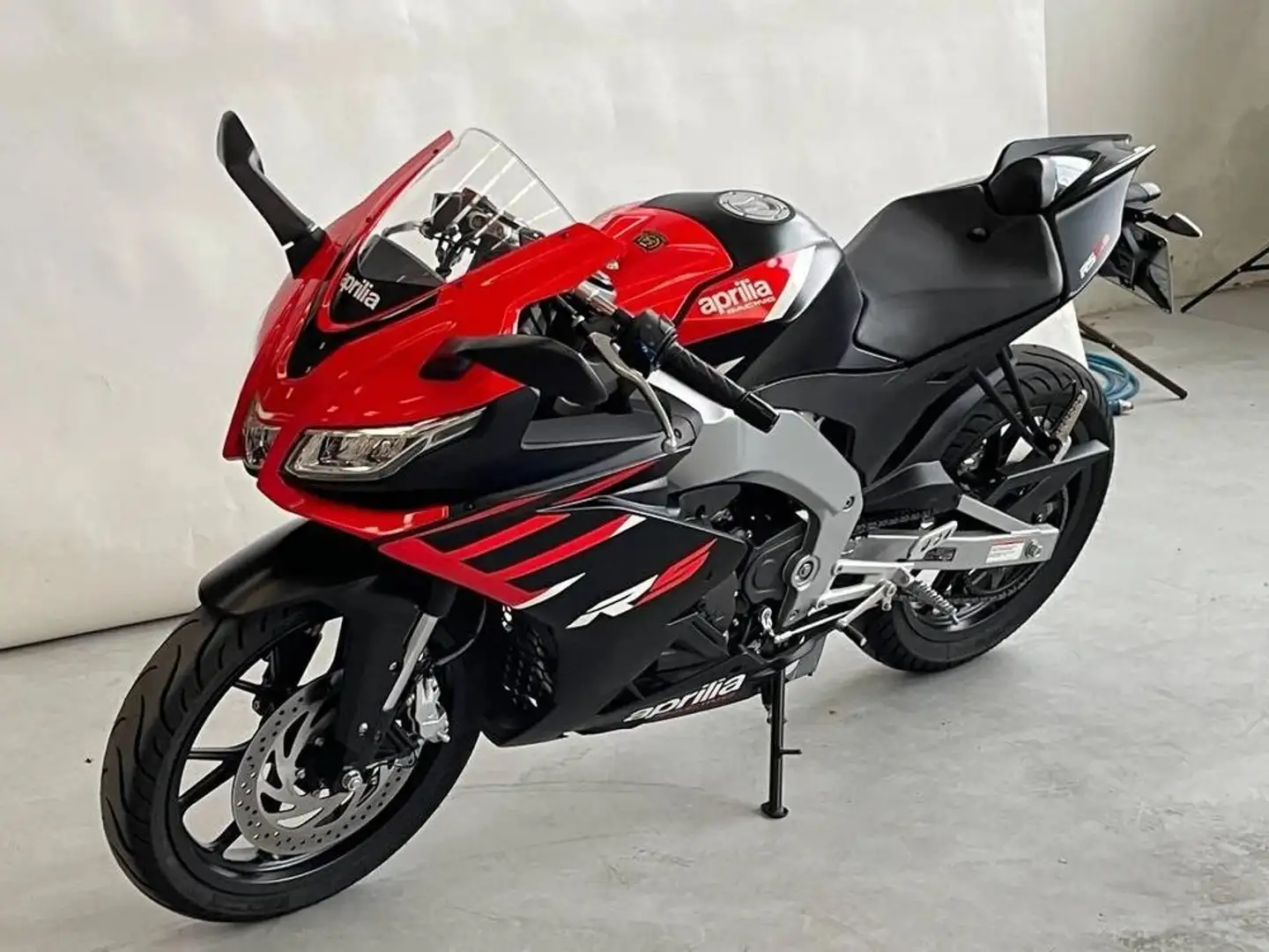 Aprilia RS 125 Rojo - 1
