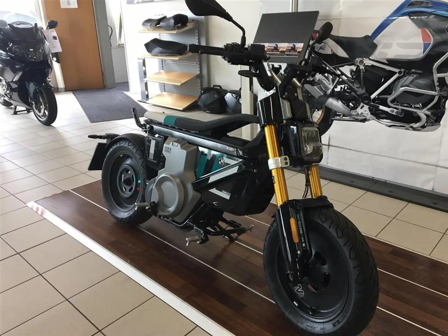 BMW CE 02 Highline-Paket / 11KW Nero - 2