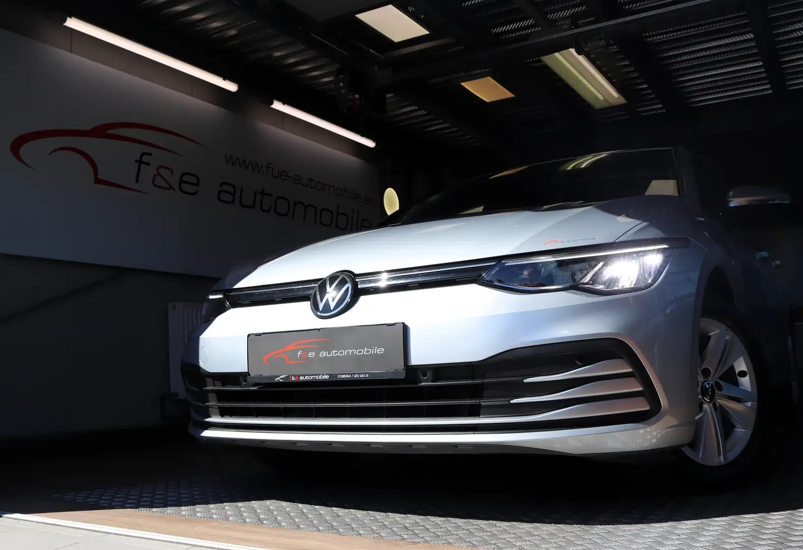 Volkswagen Golf Variant 2,0 TDI Life Silber - 1