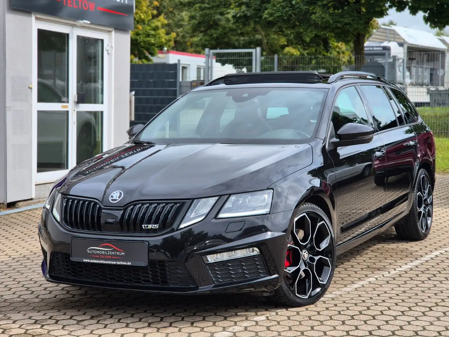 Skoda Octavia Combi RS 60 4x4 DSG 1. Hand Panorama AHK Schwarz - 1
