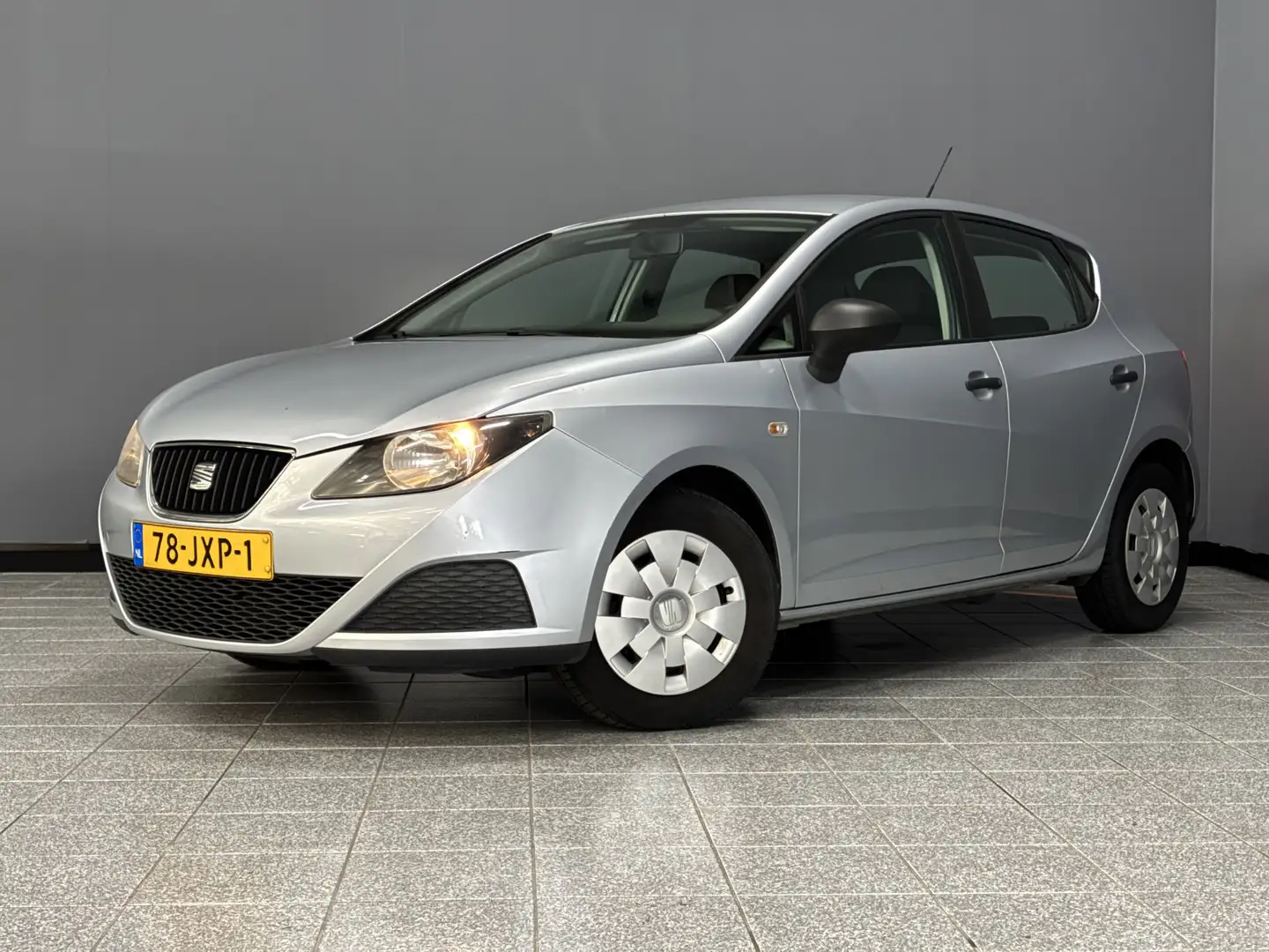 SEAT Ibiza 1.2 Club Grijs - 1