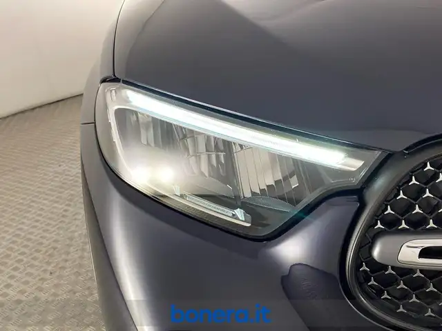 Mercedes-Benz 300 view 8