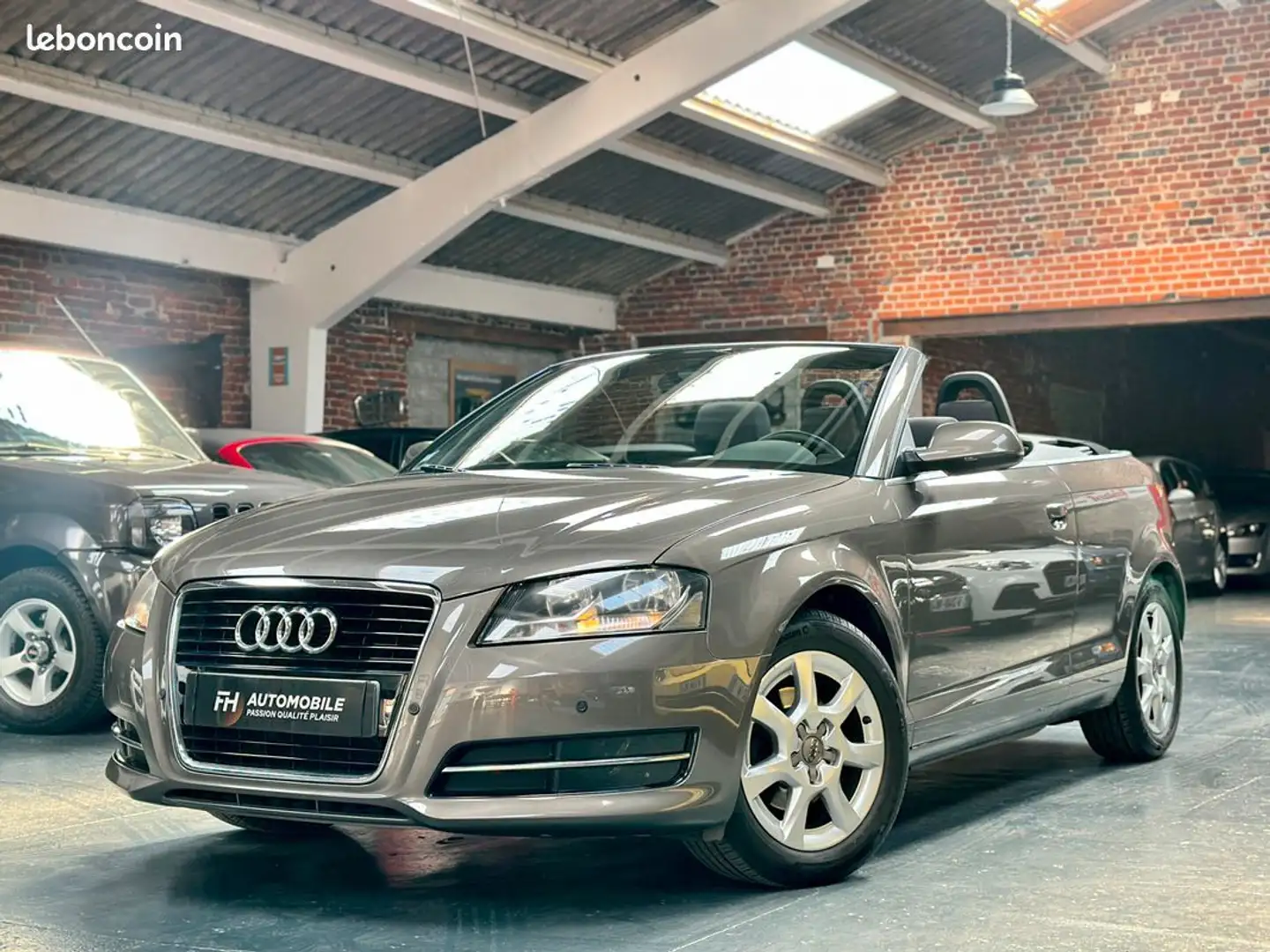 Audi A3 Cabriolet 1.2L TSI 105 ch 86 055 kms Carnet et his Gris - 1