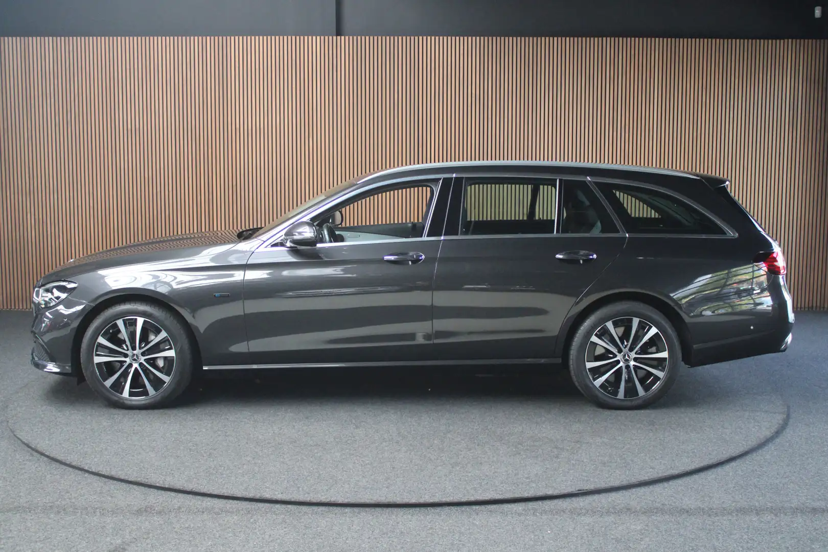 Mercedes-Benz E 300 Estate 300de HUD Navi Leer Camera ACC Distronic+ E Grijs - 2
