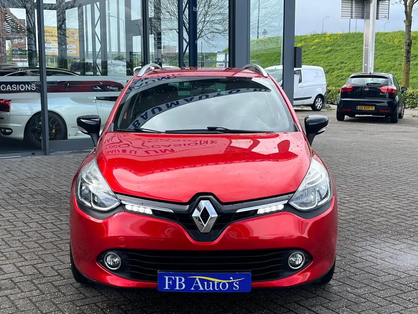 Renault Clio Estate 0.9 TCe Expression Airco Navi Lmv Rood - 2
