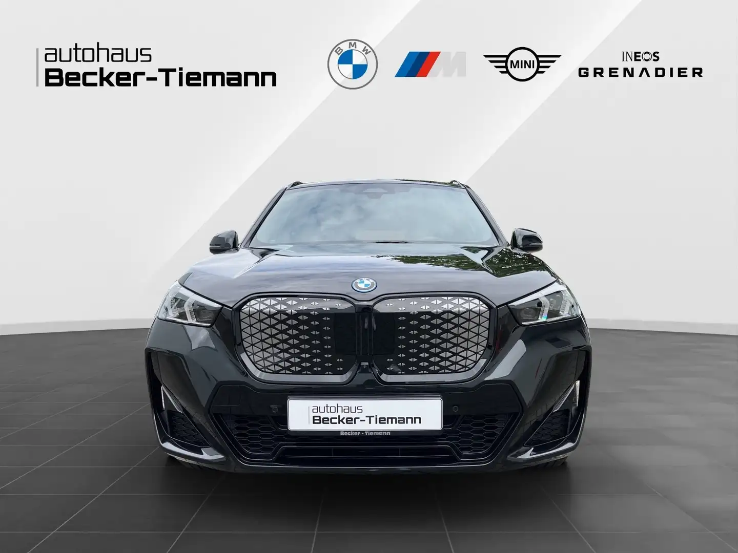 BMW iX 1 xDrive30 M-Sport AHK Panorama DA+ PA+ Head-Up Schwarz - 2