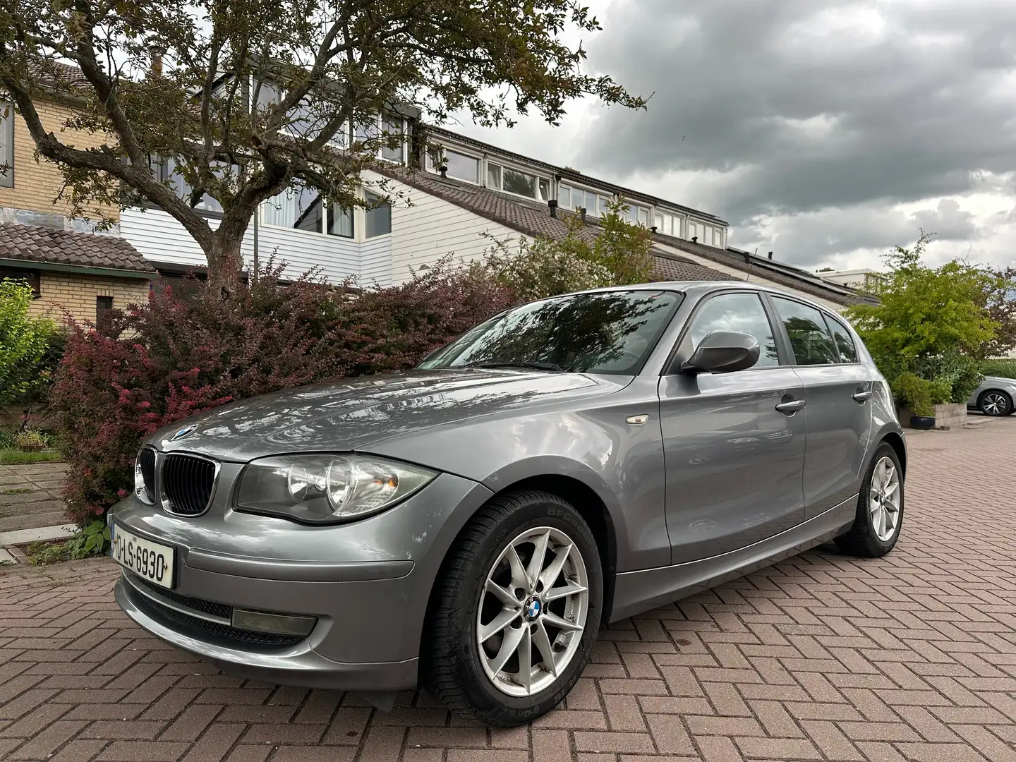 BMW 116 116i executive LHD 5DR Szary - 1